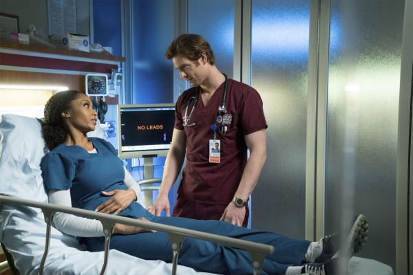 Bild 1 von 14: (l-r) Yaya DaCosta as April Sexton, Nick Gehlfuss as Dr. Will Halstead -- (Photo by: Elizabeth Sisson/NBC)