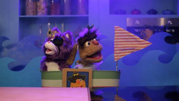 Bild 1 von 3: Moppi und MiWau sind auf der Moppitossi und denken sich in eine abenteuerliche Fantasiewelt.