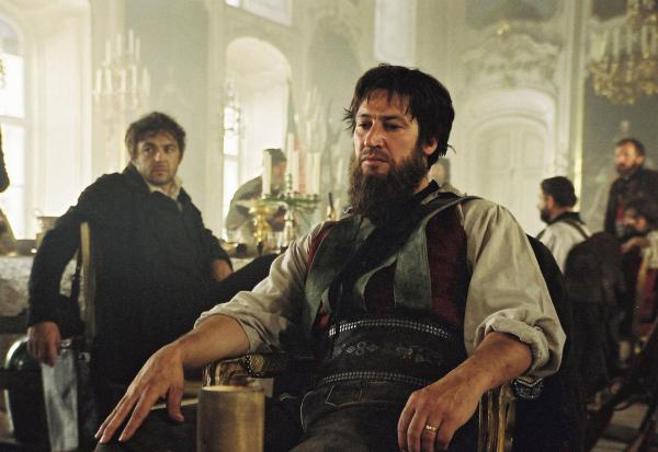 Bild 1 von 21: Andreas Hofer (Tobias Moretti, rechts) und Kajetan Sweth (Guntram Brattia, links) in der Innsbrucker Hofburg.