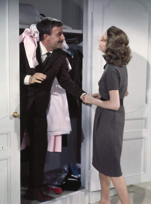 Bild 1 von 4: Insp. Jacques Clouseau (Peter Sellers, l.); Simone Clouseau (Capucine, r.)