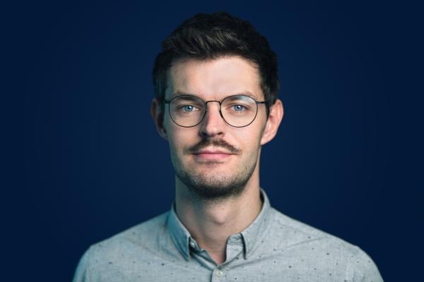 Bild 1 von 1: Moderator Sebastian Leidecker.