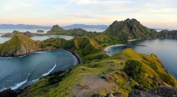 Bild 1 von 5: Pulau Padar im Komodo-Nationalpark.