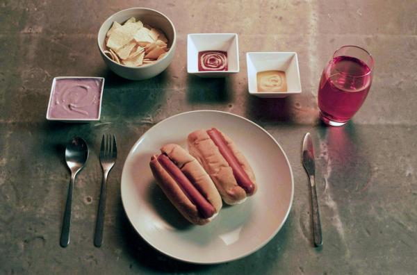 Bild 1 von 3: Im Bild: Die Esskultur hat sich in den letzten 50 Jahren tiefgreifend verändert - wir beginnen gerade erst zu erkennen, welche Auswirkungen das auf Körper und Geist hat.