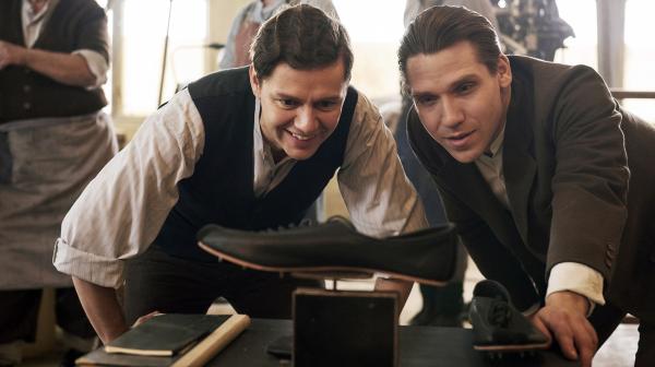 Bild 1 von 6: Verkäufer Rudi die Expansion mutig vorantreibt, entwickelt sein handwerklich kreativer Bruder immer bessere Modelle.