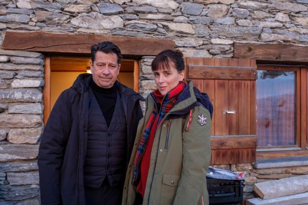 Bild 1 von 15: Die französische Ermittlerin Constance Vivier (Clémentine Poidatz) und ihr Schweizer Kollege Andréas Meyer (Laurent Gerra) müssen sich erst zusammenraufen.