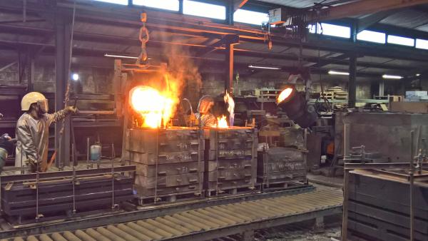 Bild 1 von 3: Die Einzelteile des Molteni-Herdes werden zusammengeschweißt. Sie sind je nach Kundenwunsch individualisierbar.