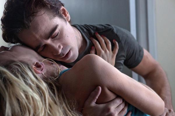 Bild 1 von 19: Nacht für Nacht begibt sich Jerry (Colin Farrell, r.) auf Beutefang, ausgerechnet die Nachbarschaft ist sein Jagdrevier. Als der Vampir sich dann aber auch noch an Charleys Mutter ranmacht, läuten bei dem Jungen die Alarmglocken ...