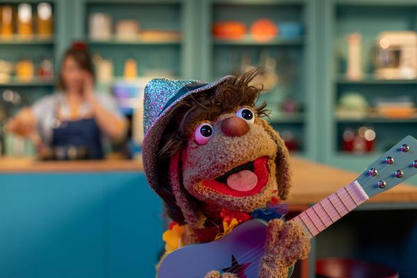 Bild 1 von 3: Moppi versucht sich als Schlagerstar.