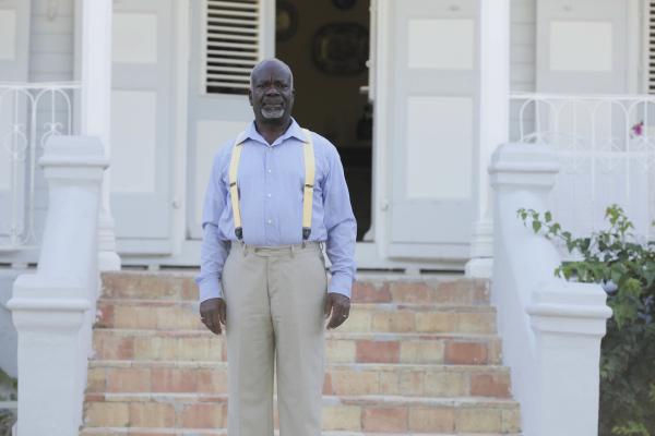 Bild 1 von 6: Alexander (Joseph Marcell).