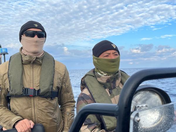 Bild 1 von 12: Die Fallschirmjäger der Legion sind auf verschiedene Einsatzgebiete spezialisiert, zum Beispiel auf den Kampfeinsatz im Wasser.