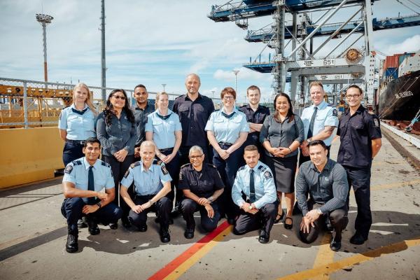 Bild 1 von 3: Grenzbehörden aus verschiedenen Bereichen, die an Flughäfen und Kontrollzentren für die Sicherheit Neuseelands zuständig sind.