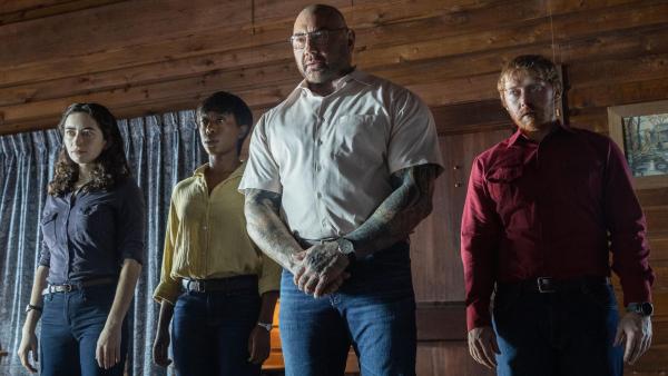 Bild 1 von 8: (v.l.n.r.) Adriane (Abby Quinn); Sabrina (Nikki Amuka-Bird); Leonard (Dave Bautista); Redmond (Rupert Grint)