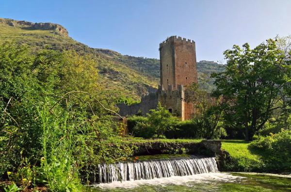 Bild 1 von 6: Der Park Giardino di Ninfa gilt in Europa als Inbegriff romantischer Gartengestaltung.