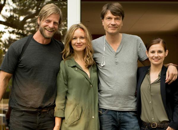 Bild 1 von 22: Im Bild: Henning Baum (Rolle Warnke), Stefanie Stappenbeck (Rolle Sibylle Thalheim), Roland Suso Richter (Regie), Josefine Preuß (Rolle Tanja Braungart).