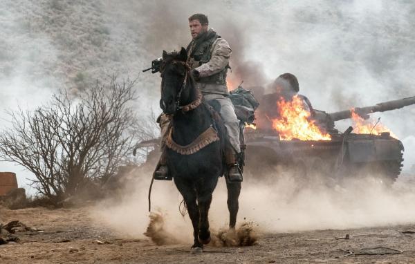 Bild 1 von 8: Captain Mitch Nelson (Chris Hemsworth)