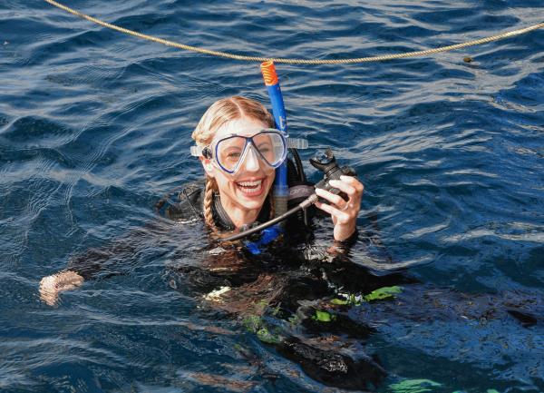 Bild 1 von 4: Nicole Berchtold beim Tauchen