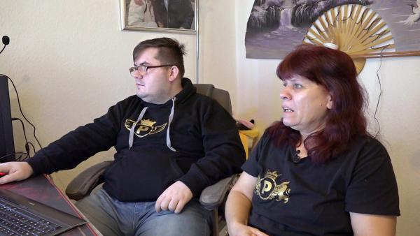 Bild 1 von 3: Pascal und Petra wollen bei Tik Tok durchstarten