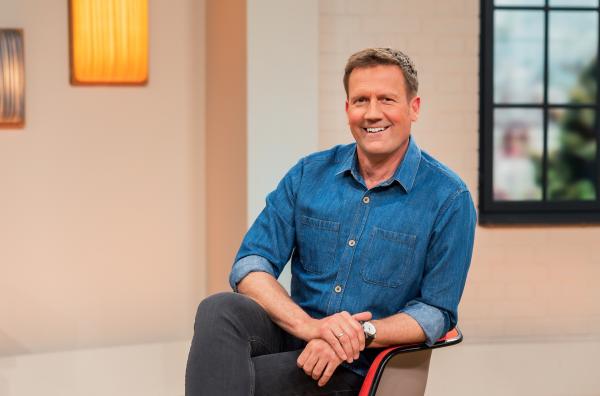 Bild 1 von 5: Das tägliche Servicemagazin des SWR Fernsehens bietet Wissenswertes aller Sparten.  Moderator Jens Hübschen präsentiert Gesundheitstipps, Rezepte, Ratschläge, Freizeitanregungen und Unterhaltung.