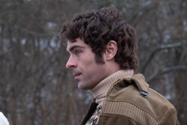 Bild 1 von 8: Ted Bundy (Zac Efron)