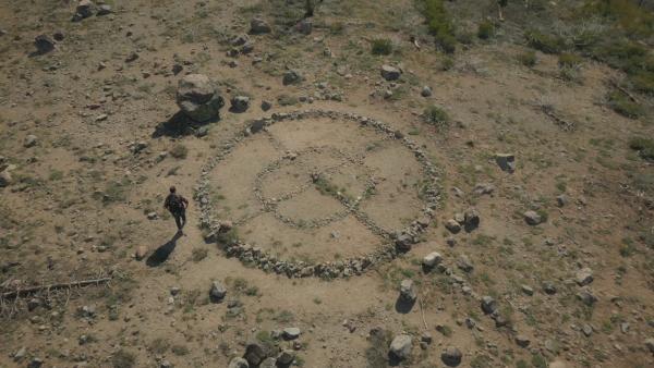 Bild 1 von 1: Zeigt die Steinformation in der Sierra Nevada das Zeichen des Zodiac-Killers? Fayçal Ziraoui ist davon überzeugt.