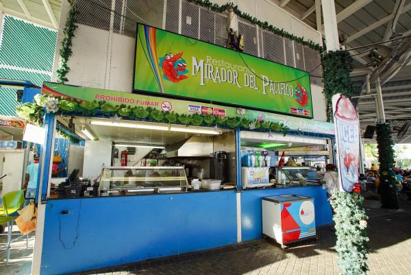 Bild 1 von 18: Im Bild: Ein Ceviche-Stand in Panama City: \