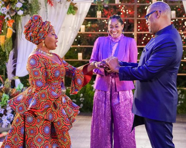 Bild 1 von 9: Im Bild (v.li.): Jenifer Lewis (Ruby), Tracee Ellis Ross (Rainbow 'Bow' Johnson), Laurence Fishburne (Pops).