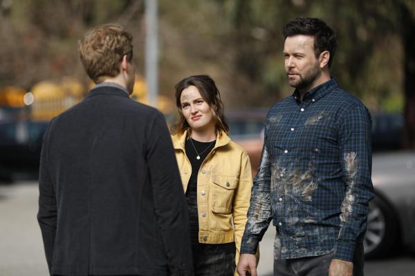 Bild 1 von 10: Angie D'Amato (Leighton Meester, M.); Will Cooper (Taran Killam, r.)