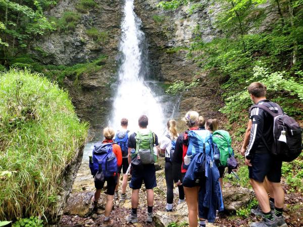 Bild 1 von 10: Im Bild: Gebirgs-Wasserfall im Hintersteiner Tal bei Bad Hindelang im Allgäu.