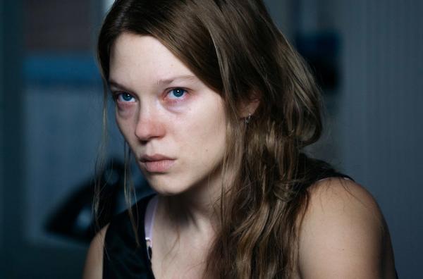 Bild 1 von 3: Claude (Léa Seydoux), eine Außenseiterin und Manipulatorin, wird versuchen, sich in den Augen der Polizei zu entlasten, indem sie jemand anderen beschuldigt.