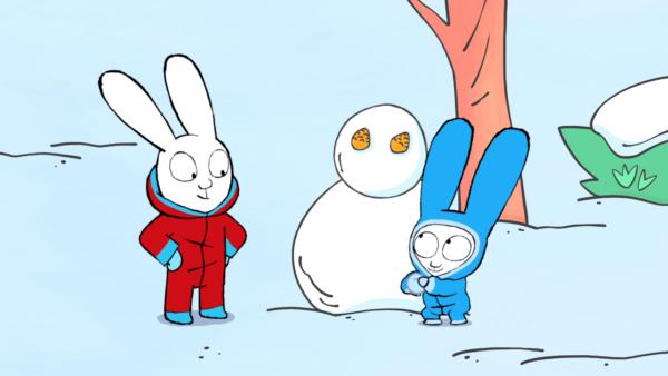 Bild 1 von 3: Beim Schneemannbauen kommt Simon (l.) und Franz (r.) die Idee, eine Schneeballschlacht zu veranstalten.