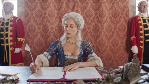 Bild 1 von 18: Im Bild: Maria Theresia (Fanny Krausz) unterschreibt den Vertreibungsbefehl.