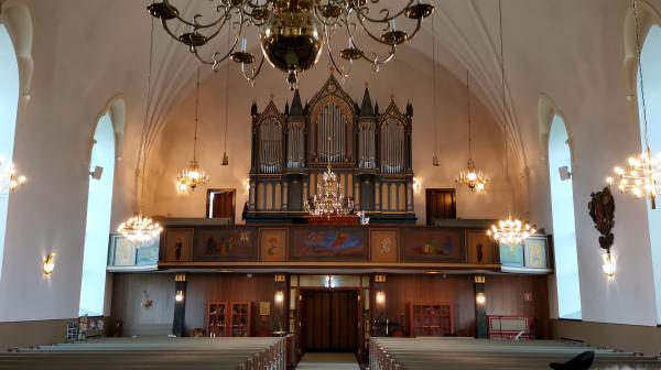 Bild 1 von 3: Innenansicht der Kirche von Östra Ämtervik, der Familienkirche der Lagerlöfs.