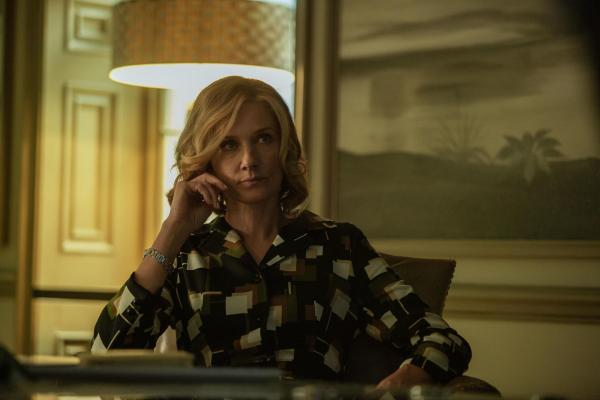 Bild 1 von 7: Linda Farrier (Joely Richardson)