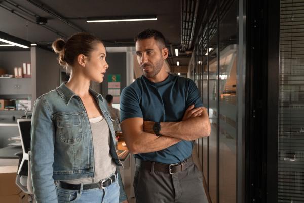 Bild 1 von 6: Dieser Fall führt die deutsche BKA-Beamtin Nina Weiss (Katia Fellin) und den kanarischen Polizisten Raúl Morales (Miguel Ángel Silvestre) auf die Spur eines Erpresserrings.