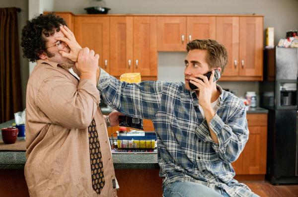 Bild 1 von 9: Egal welche Probleme sich ihnen in den Weg stellen, Jamie Randall (Jake Gyllenhaal, r.) möchte umbedingt mit Maggie zusammen sein. Dass sein Bruder Josh (Josh Gad, l.) sich bei ihm eingenistet hat, ist dabei nicht gerade hilfreich ...