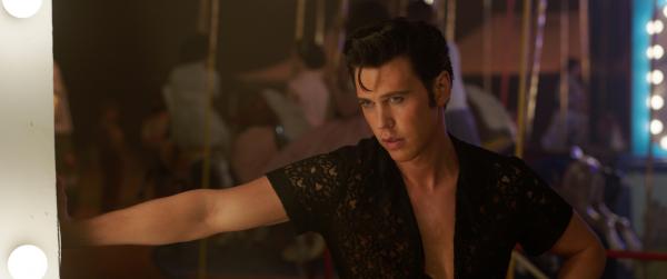 Bild 1 von 11: Elvis (Austin Butler) muss eine Entscheidung treffen.