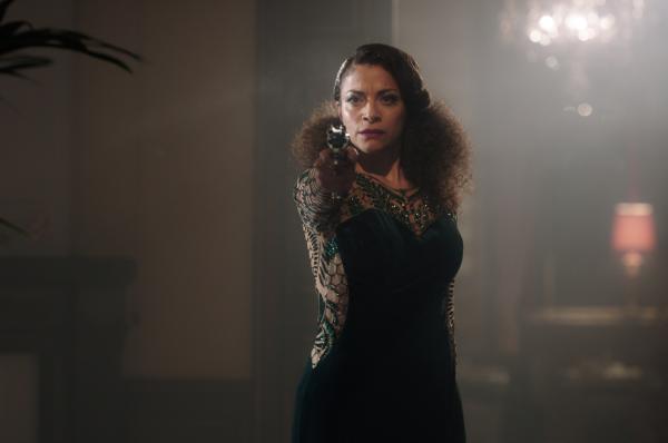 Bild 1 von 11: Filmdiva Rita (Siham Shurafa) spielt eine femme fatale, die einen Mann erschießt. Was Rita nicht ahnt: jemand hat ihre Filmwaffe mit scharfer Munition versehen.