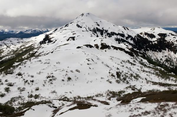 Bild 1 von 3: Der ?Mate Grande? in der chilenischen Region Aysén, ist ein lange unentdeckter, knapp 5.000 Jahre alter, aber aktiver Vulkan.
