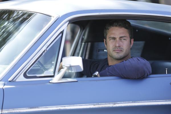 Bild 1 von 13: Taylor Kinney as Kelly Severide -- (Photo by: Elizabeth Morris/NBC)