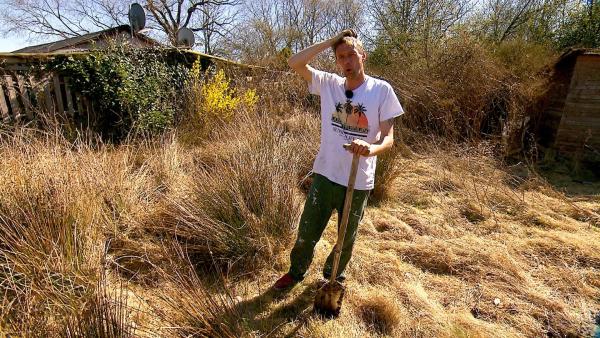 Bild 1 von 2: Stephan will aus dem vernachlässigten Garten einen Wohlfühloase zu machen.