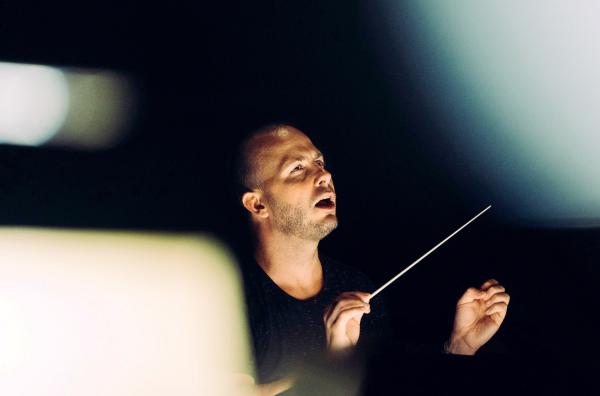Bild 1 von 3: Der kanadische Dirigent Yannick Nézet-Séguin leitet bei den Sommerfestspielen in Baden-Baden das Chamber Orchestra of Europe.