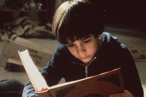 Bild 1 von 8: Bastian (Barret Oliver)