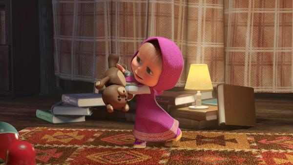 Bild 1 von 6: Mascha dreht sich mit dem Teddybären im Kreis, um ihn in den Schlaf zu wiegen.