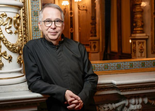 Bild 1 von 4: Bertrand de Billy: Leiter des Orchesters der Wiener Staatsoper