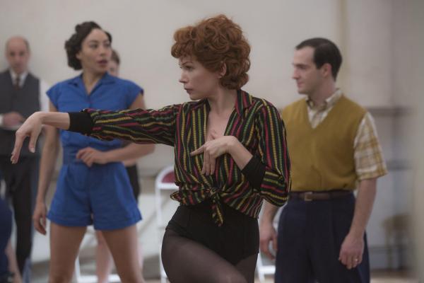 Bild 1 von 8: Gwen Verdon (Michelle Williams, Mitte)