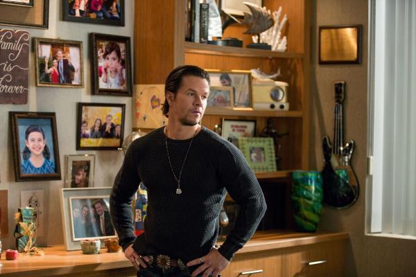 Bild 1 von 13: Als sich Draufgänger Dusty Mayron (Mark Wahlberg) dazu entschließt, zu seiner Ex-Frau zurückkehren zu wollen und von einen Tag auf den anderen die Rolle des Vaters für seine beiden Kinder zu übernehmen, ahnt er nicht, wie viel Arbeit und Einsatz das wirklich bedeutet ...