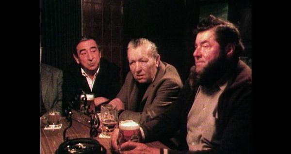 Bild 1 von 4: Der Stammtisch ist beeindruckt.