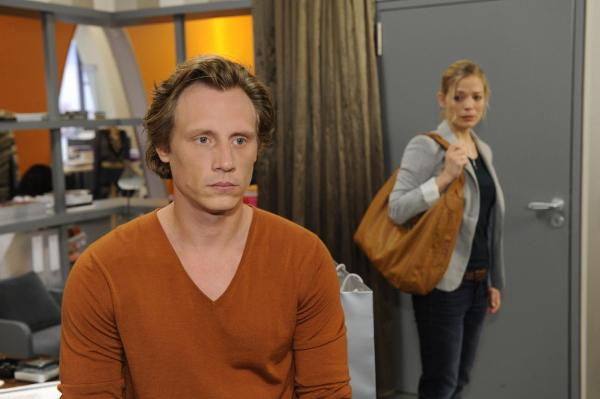 Bild 1 von 23: Tom (Patrick Kalupa, l.) fühlt sich verletzt, weil Fanni (Eveline Suter, r.) ihm die Beziehung zu ihrem angeblichen Ex-Freund verschwiegen hat. Doch je länger er über alles nachdenkt, desto klarer wird ihm, dass er überreagiert ...