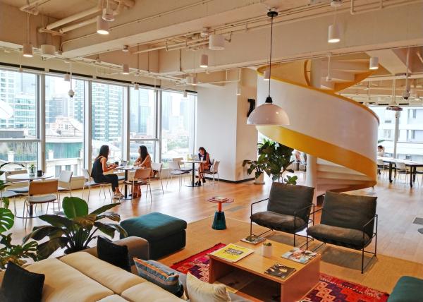 Bild 1 von 10: Mit Wohnzimmeratmosphäre und flexiblen Raumkonzepten bringt es das Start-up WeWork zum Millionenunternehmen. Doch Gründer Adam Neumann scheitert mit einem Börsengang.