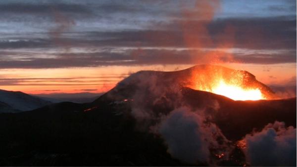 Bild 1 von 3: Der Ausbruch des Eyjafjallajökull im Jahr 2010 in Island brachte den Flugverkehr europaweit zum Erliegen.